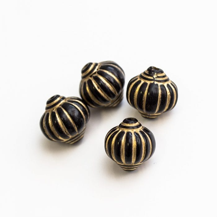 Plastové korálky zdobené 13 x 14 mm