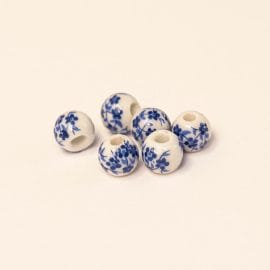 porcelanove-koralky-8mm-modre-kvetinky-